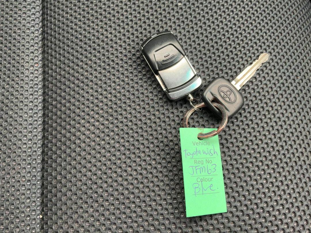 Photo '18' of Toyota Wish Photo '18' of Toyota Wish