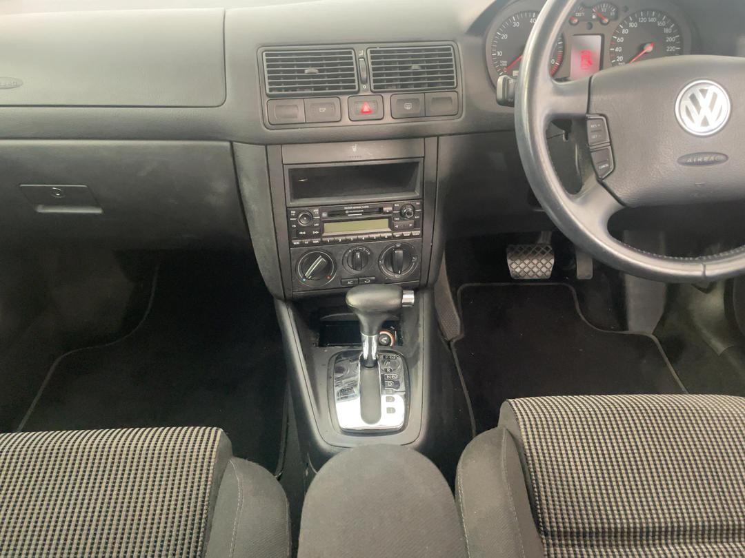 Photo '18' of Volkswagen Golf