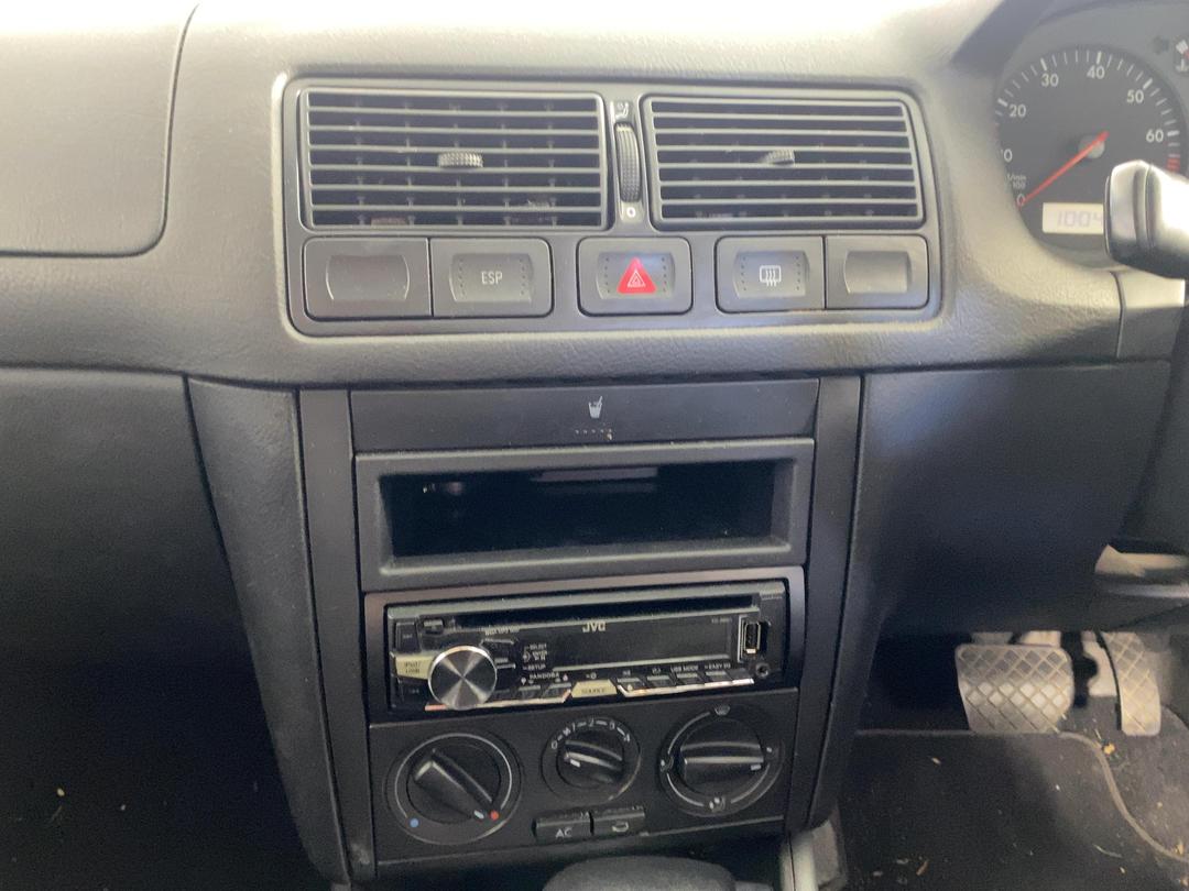 Photo '18' of Volkswagen Golf