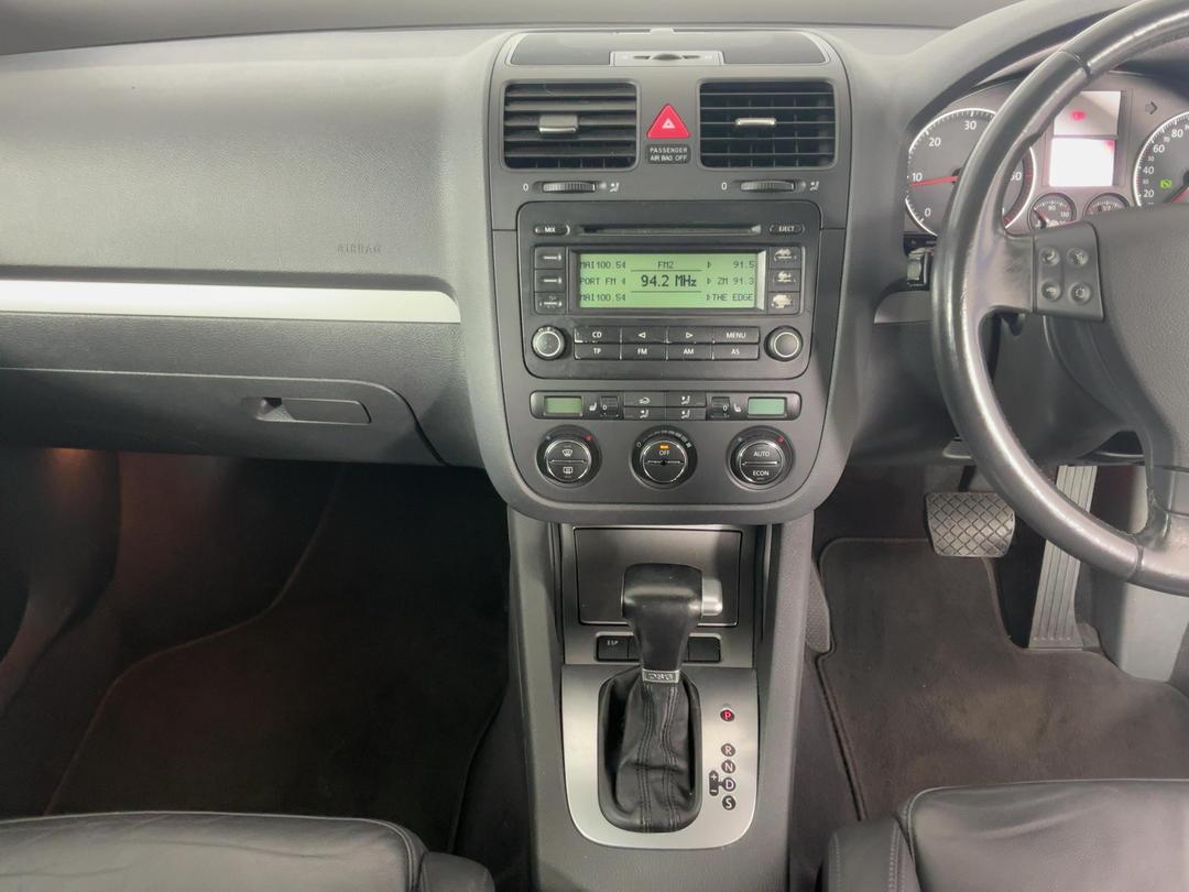 Photo '18' of Volkswagen Golf