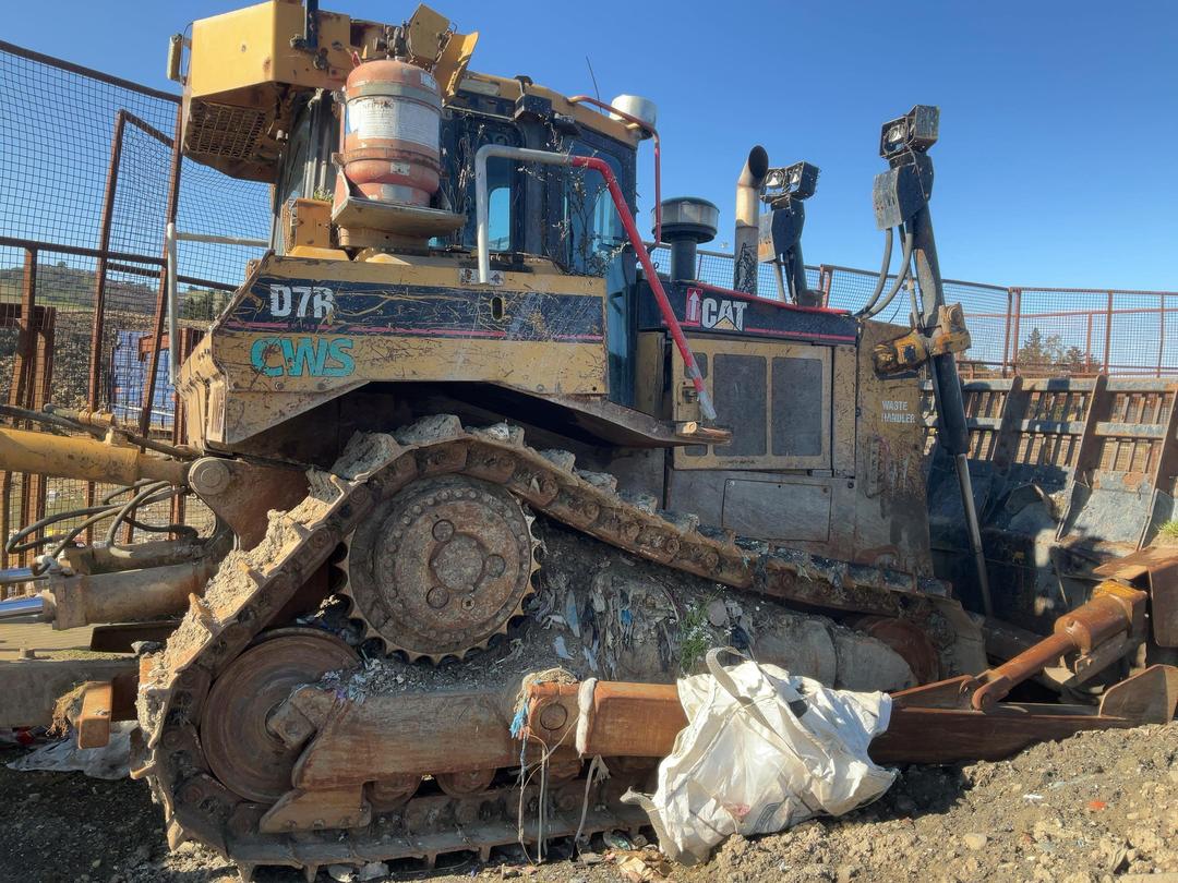 Photo '6' of Caterpillar D7R Bulldozer