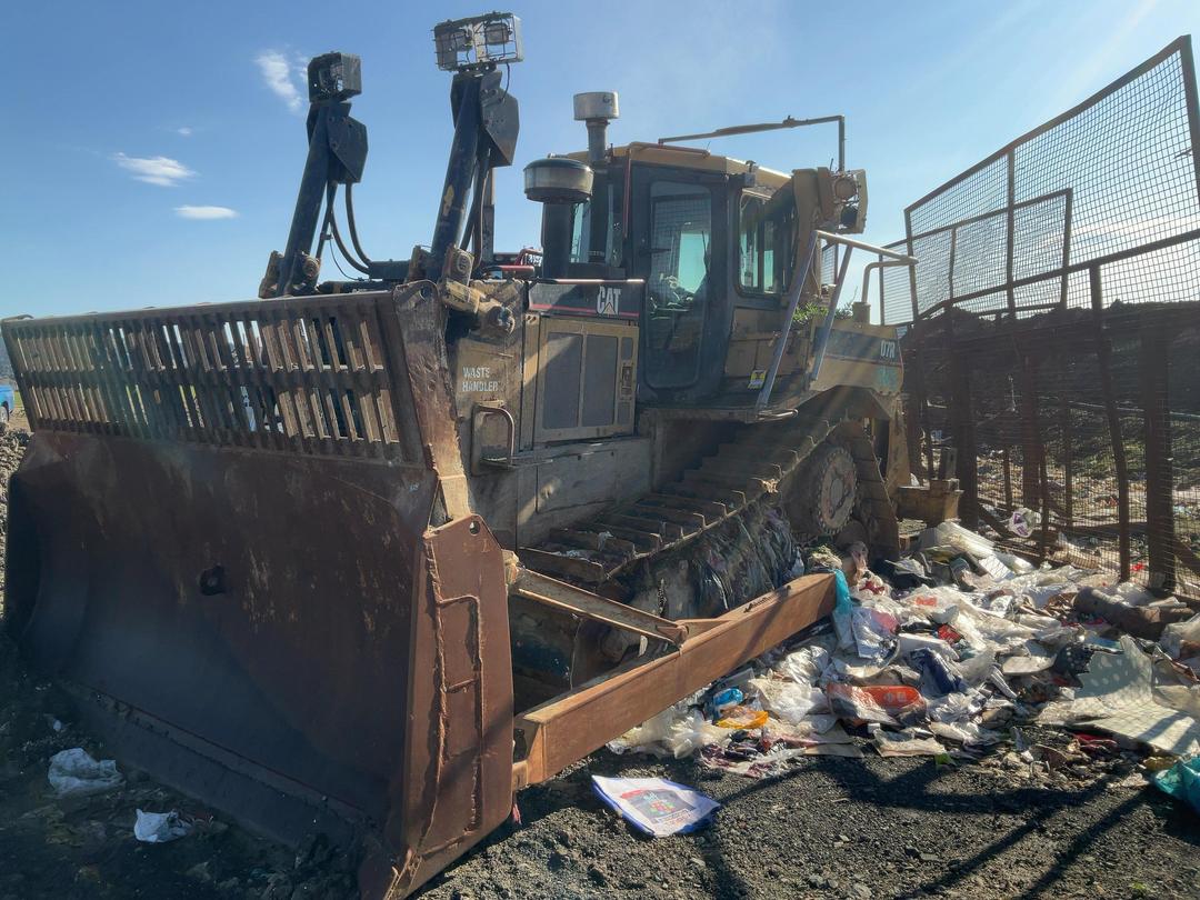 Photo '9' of Caterpillar D7R Bulldozer