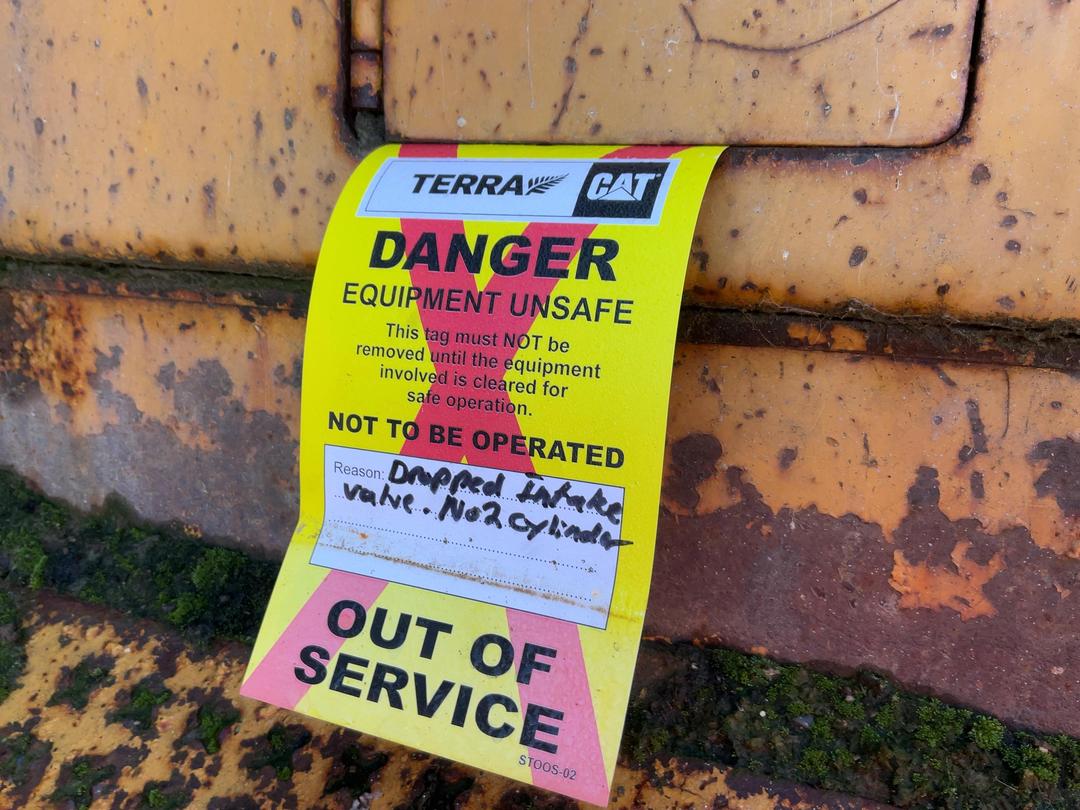 Photo '12' of Caterpillar D7R Bulldozer