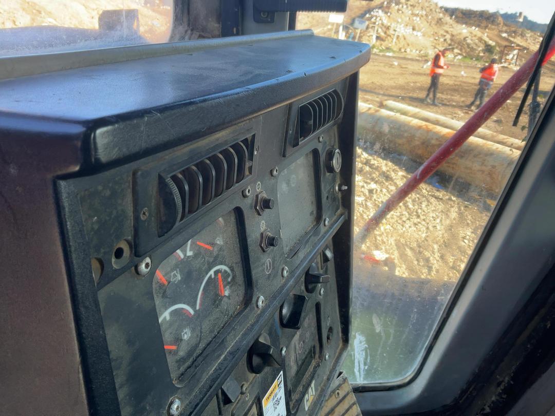 Photo '14' of Caterpillar D7R Bulldozer