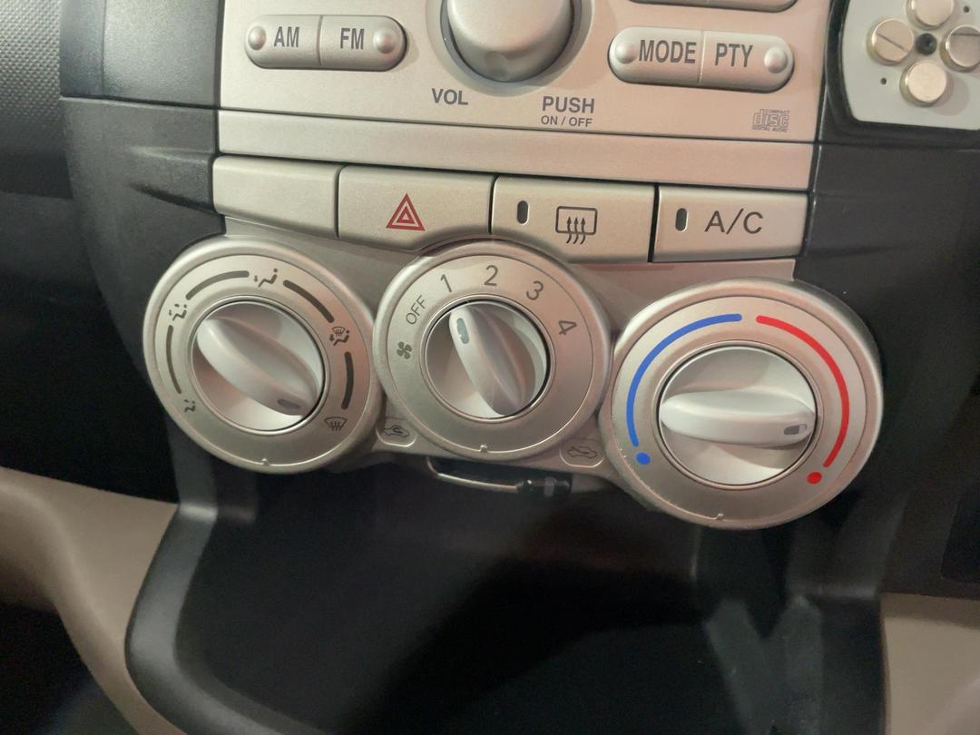 Photo '27' of Daihatsu Sirion