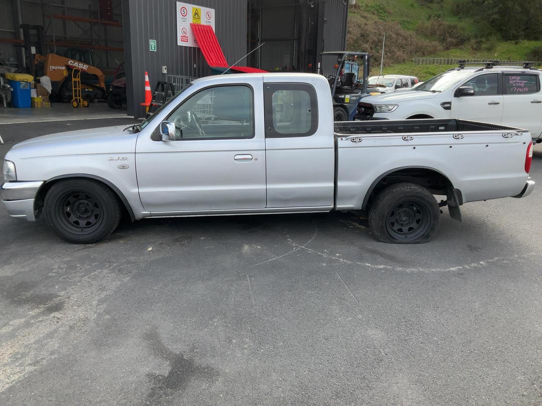 Photo '4' of Ford Courier XLT W/S