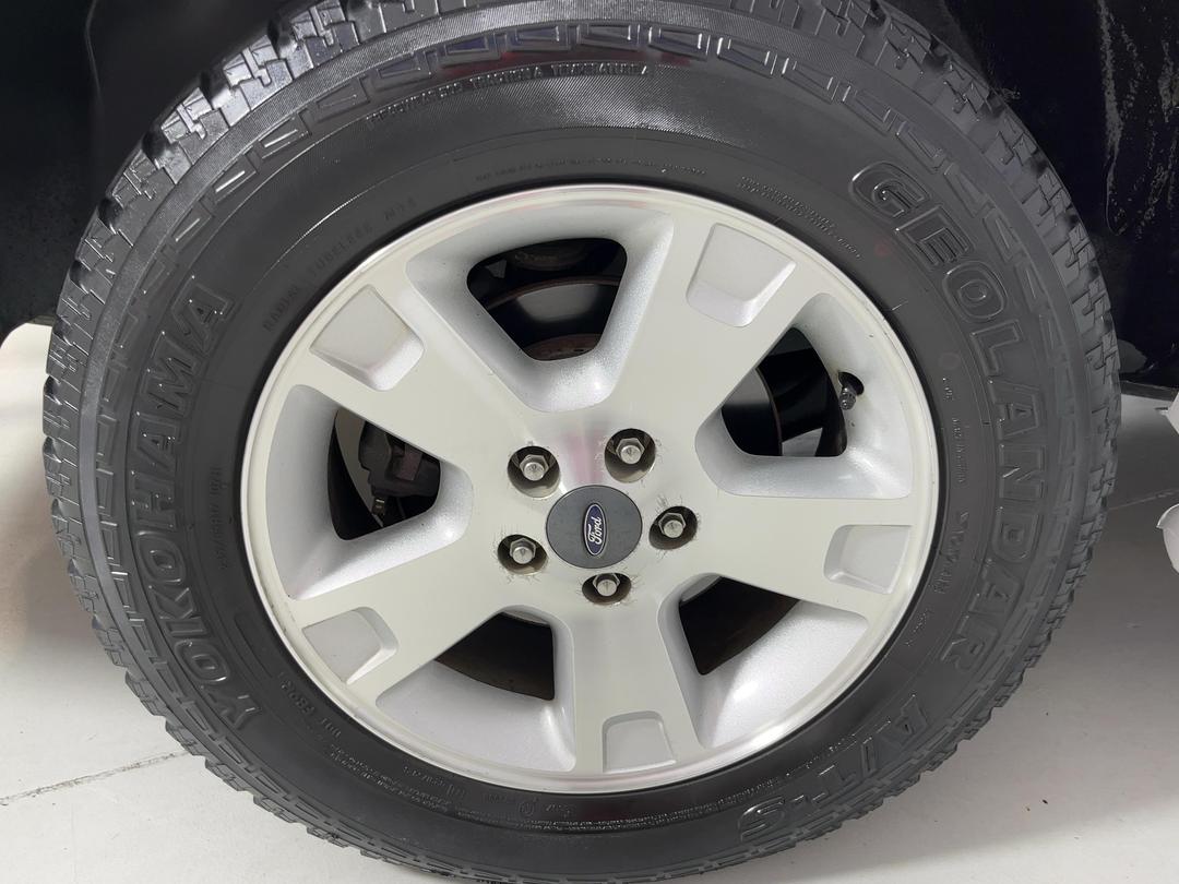 Photo '12' of Ford Explorer