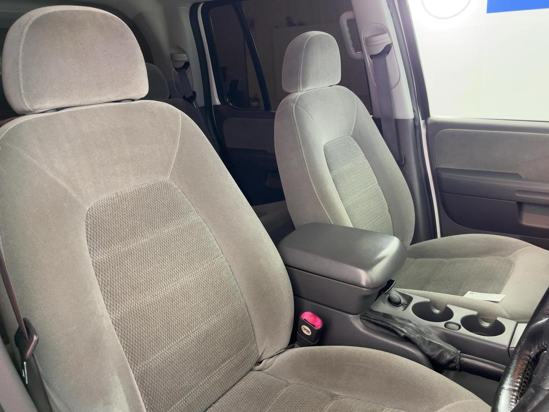 Photo '16' of Ford Explorer
