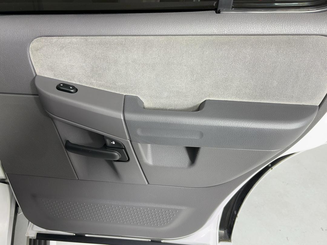 Photo '19' of Ford Explorer