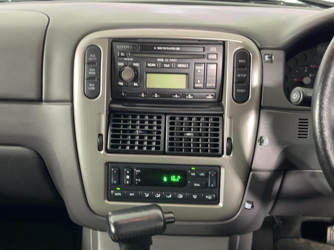 Photo '18' of Ford Explorer
