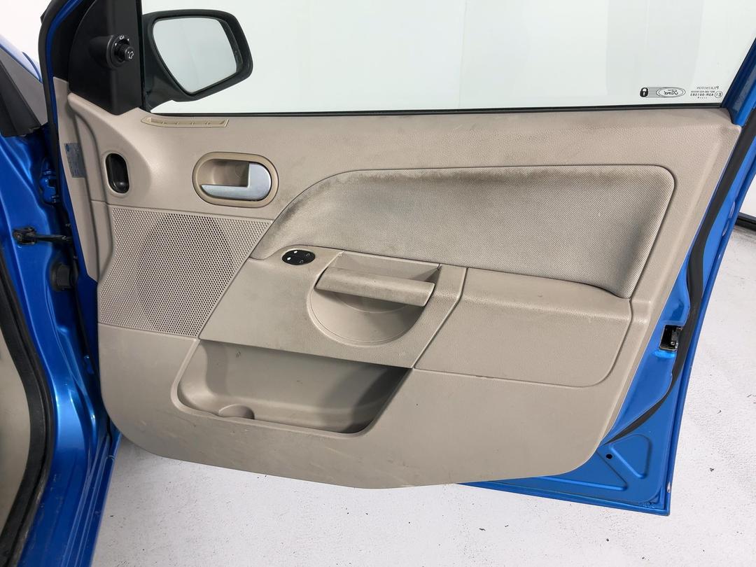 Photo '15' of Ford Fiesta