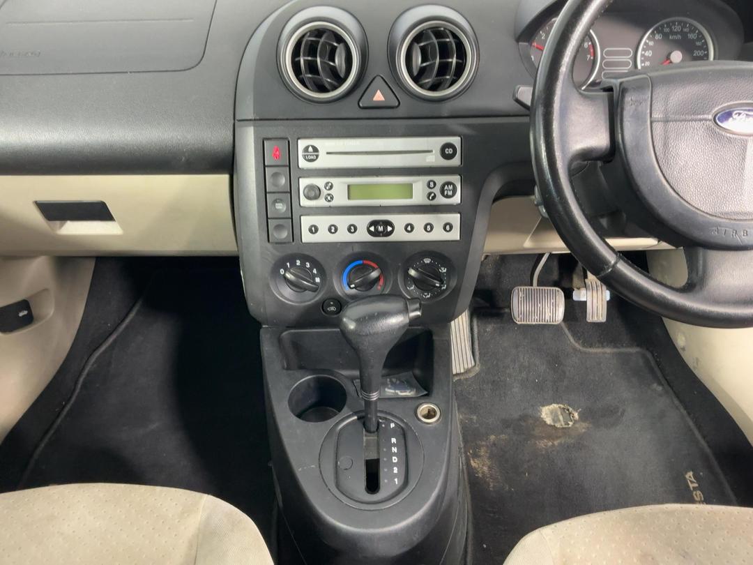Photo '18' of Ford Fiesta