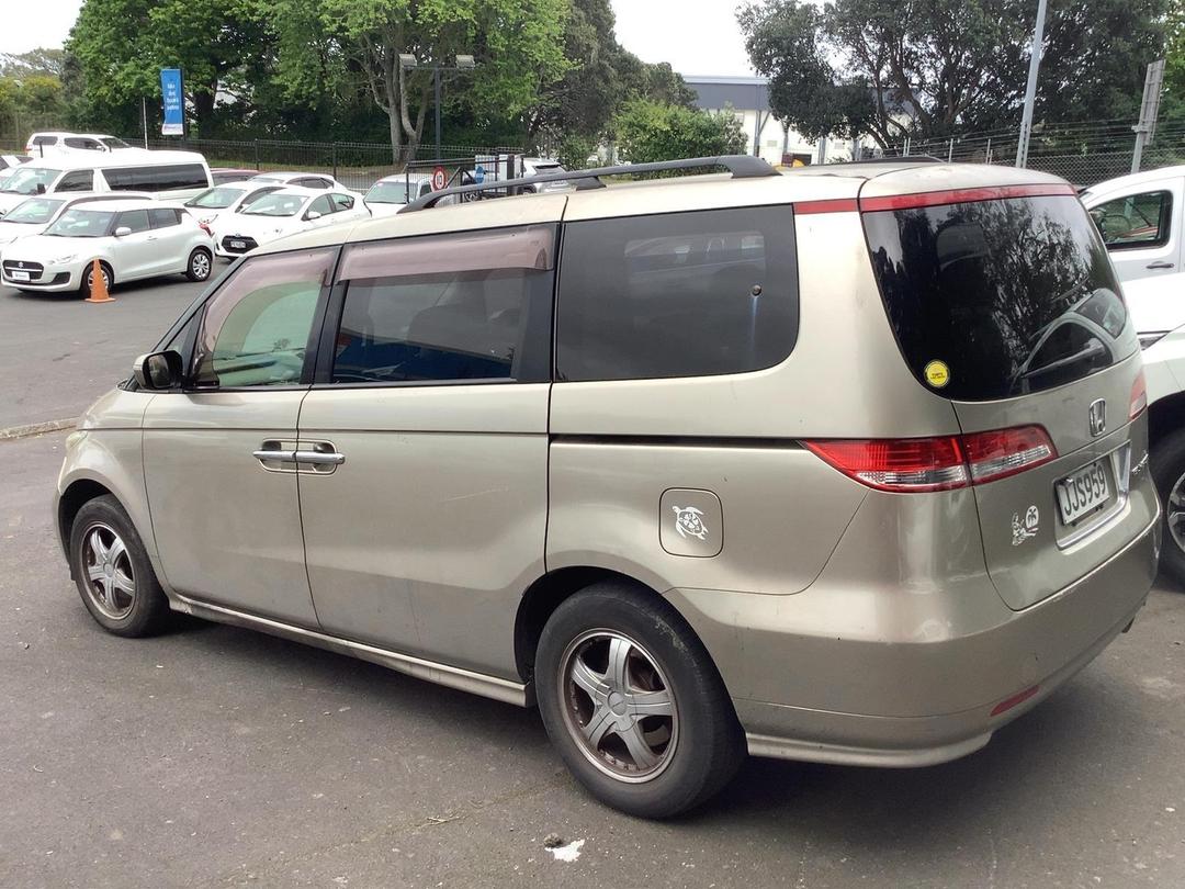 Photo '4' of Honda Elysion Photo '4' of Honda Elysion