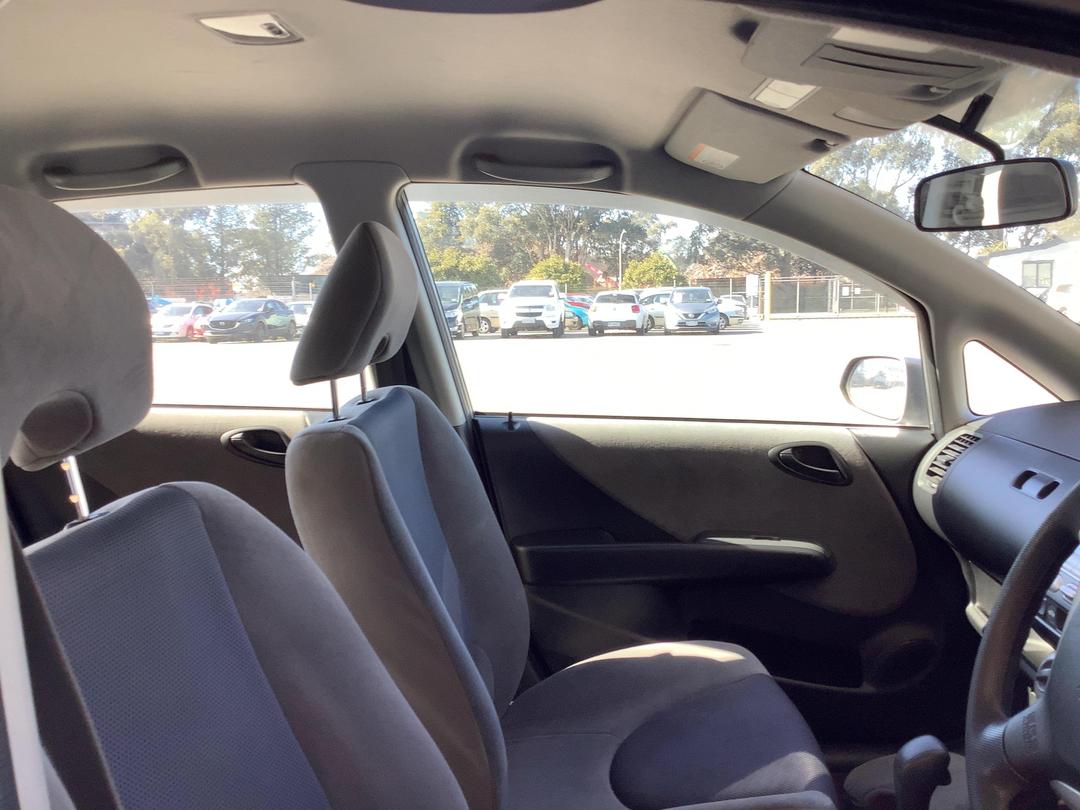 Photo '18' of Honda FIT Photo '18' of Honda FIT