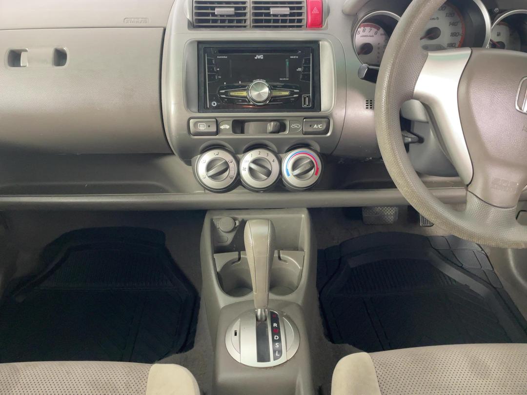 Photo '18' of Honda FIT