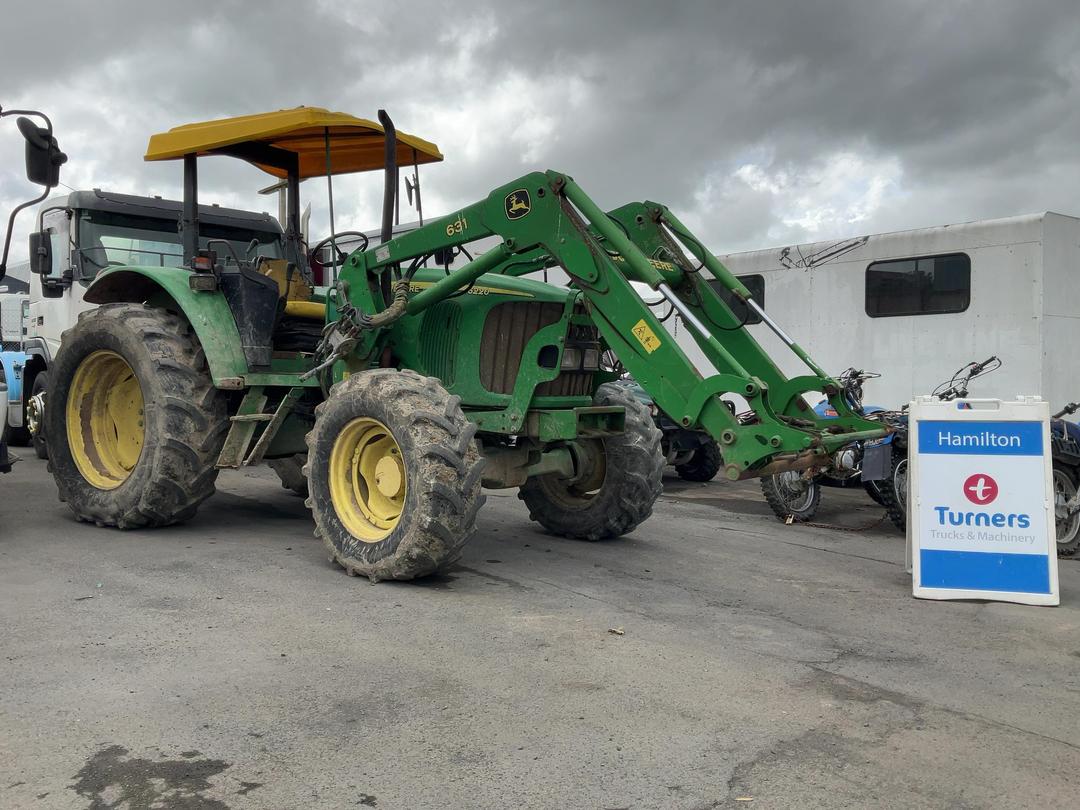Photo '1' of John Deere 6220 Tractor