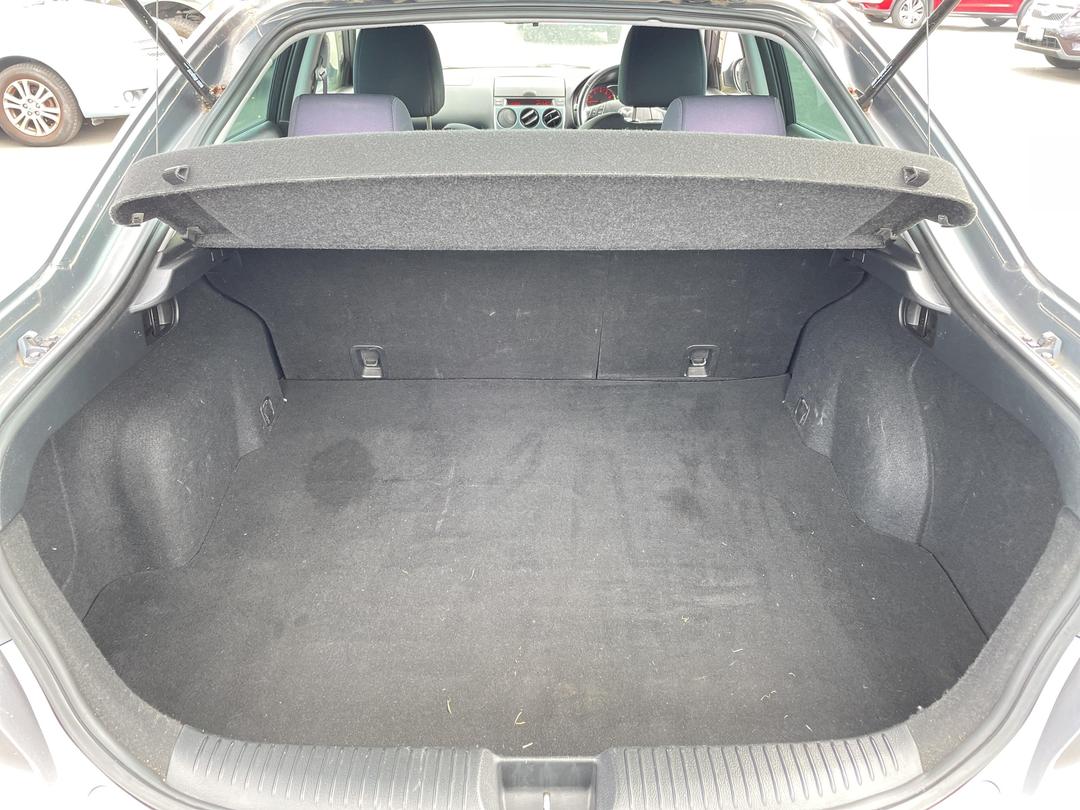 Photo '8' of Mazda Atenza