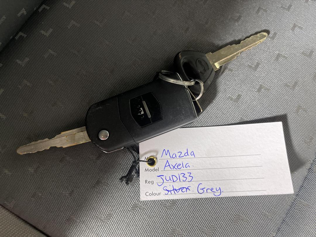 Photo '15' of Mazda Axela