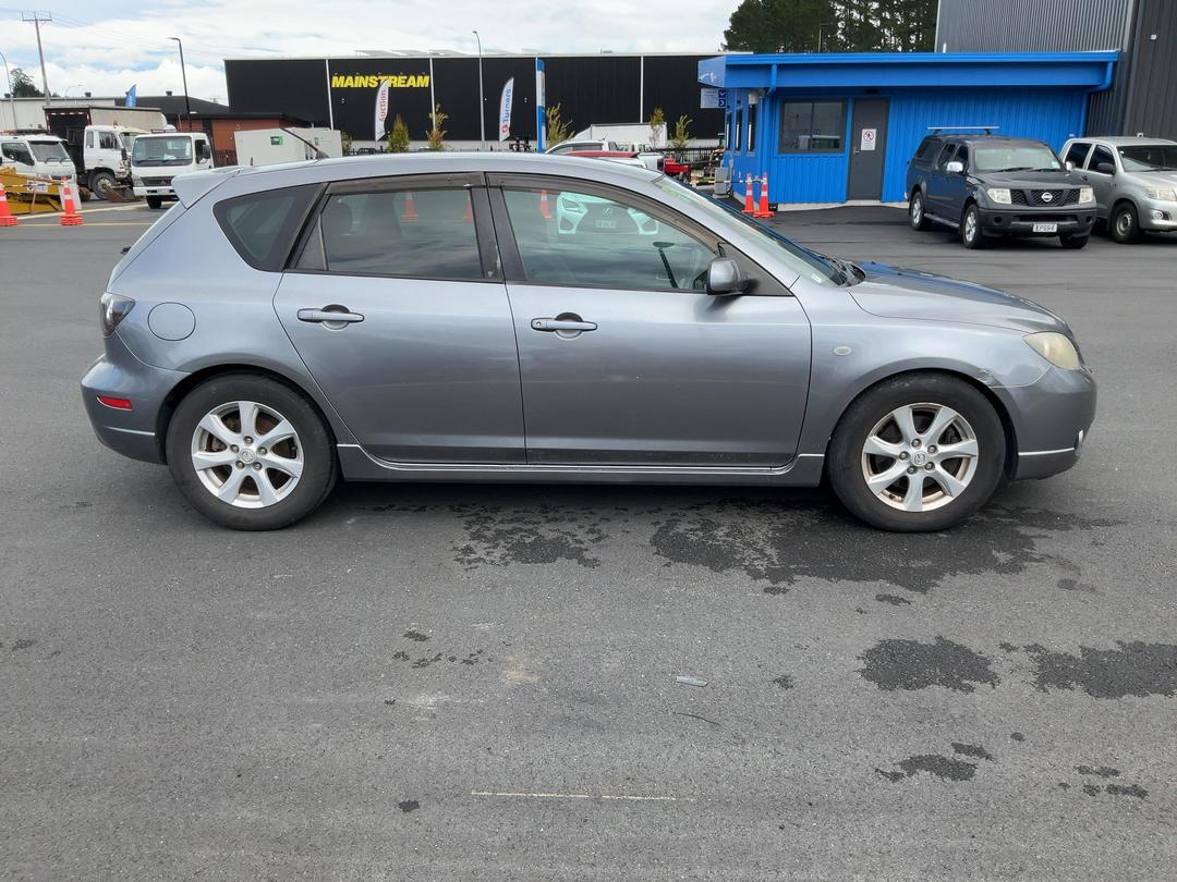 Photo '8' of Mazda Axela