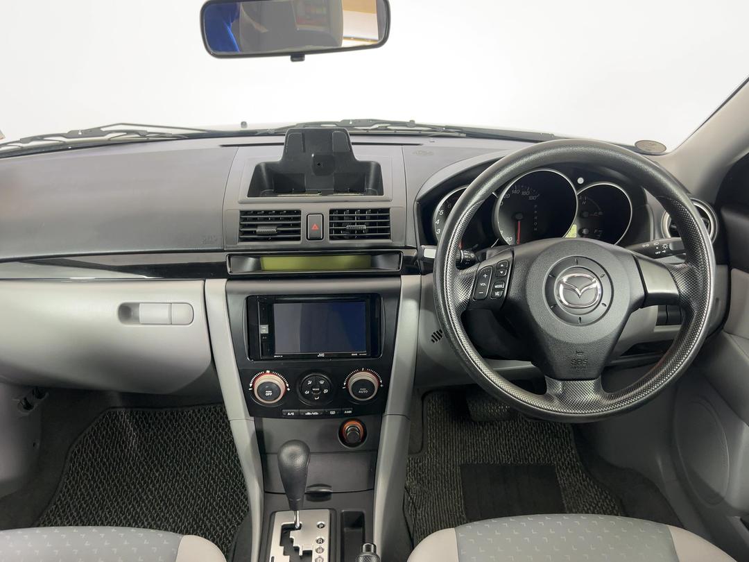 Photo '17' of Mazda Axela