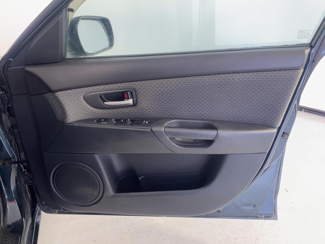Photo '15' of Mazda Axela