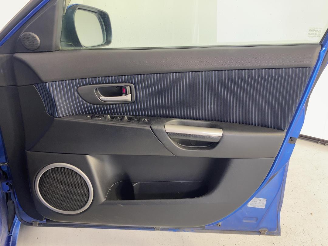 Photo '15' of Mazda Axela