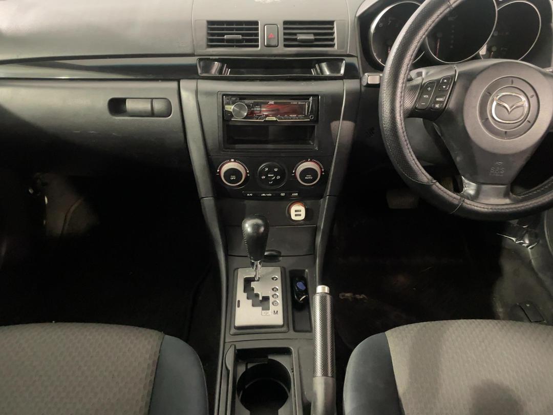 Photo '18' of Mazda Axela
