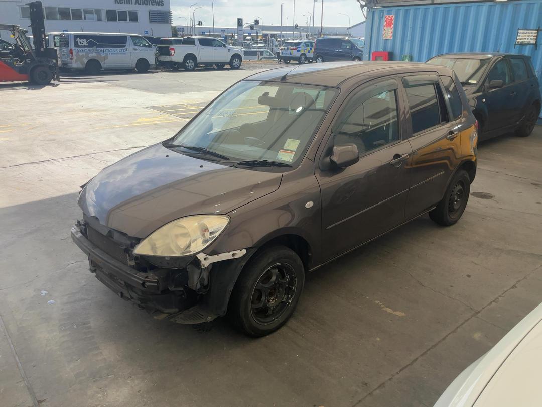 Photo '6' of Mazda Demio