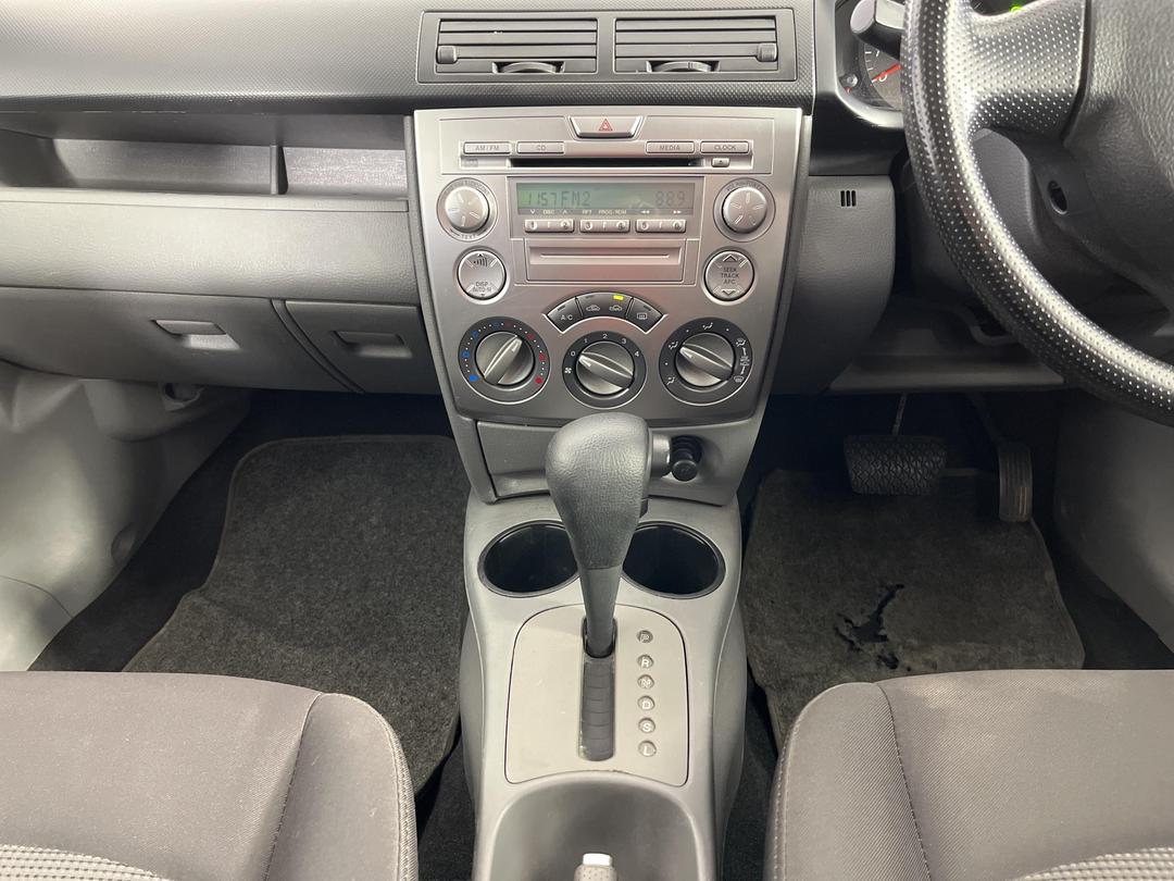 Photo '18' of Mazda Demio