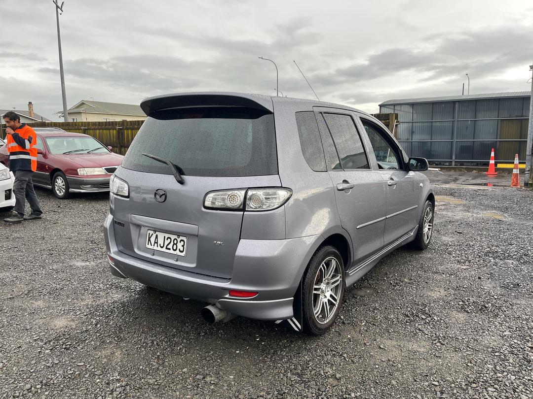 Photo '6' of Mazda Demio