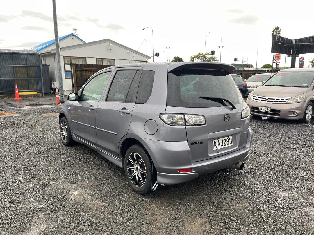 Photo '4' of Mazda Demio