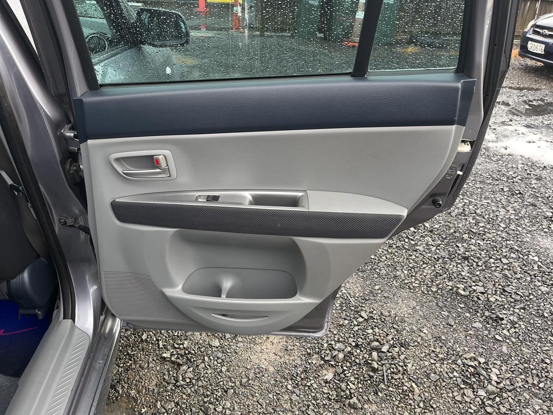 Photo '17' of Mazda Demio