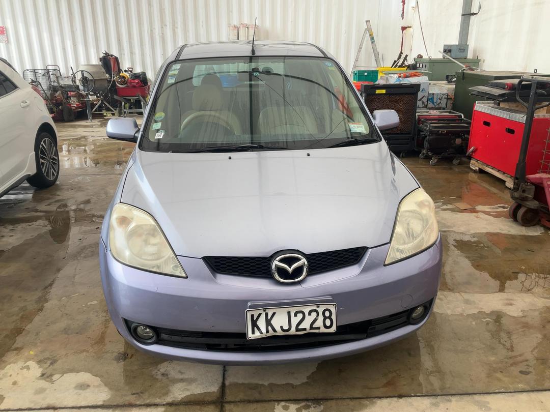 Photo '2' of Mazda Demio