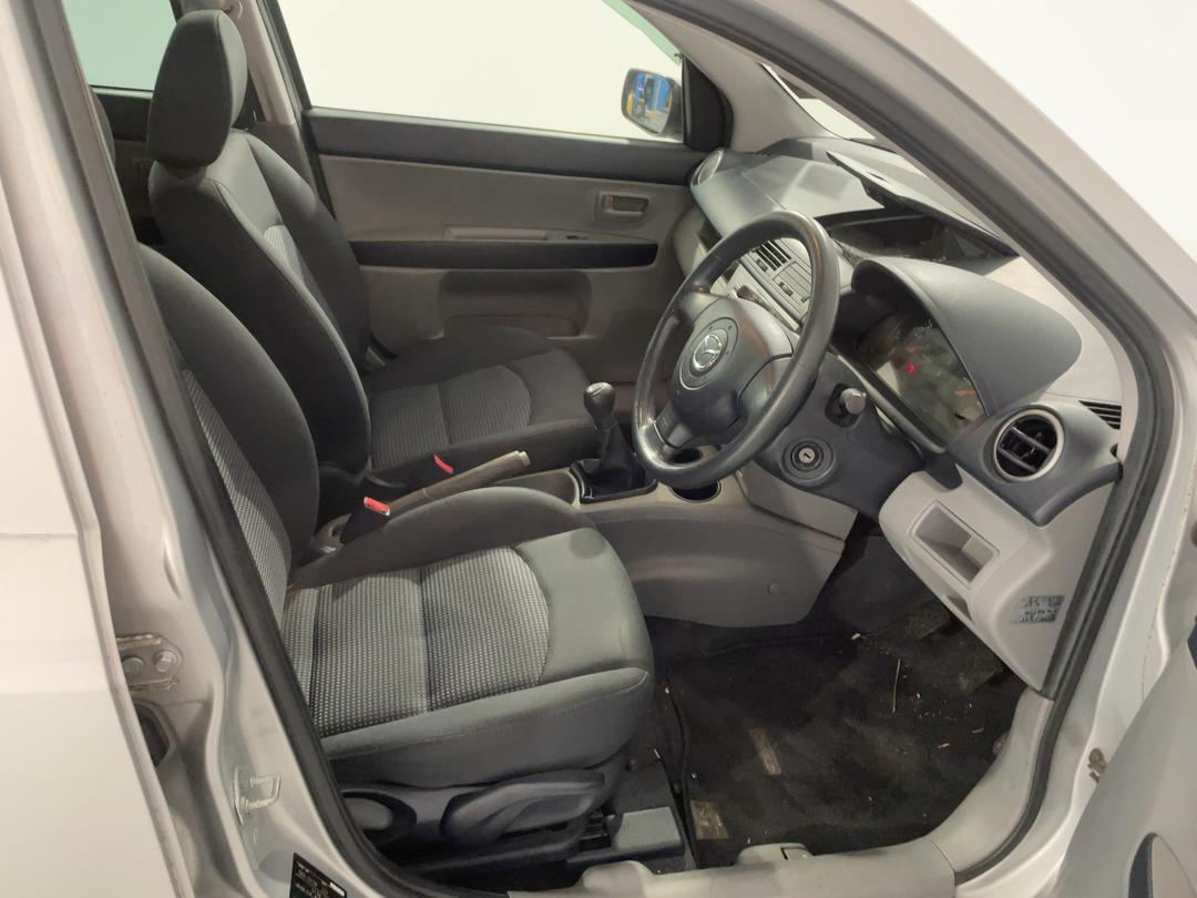 Photo '14' of Mazda Demio Photo '14' of Mazda Demio