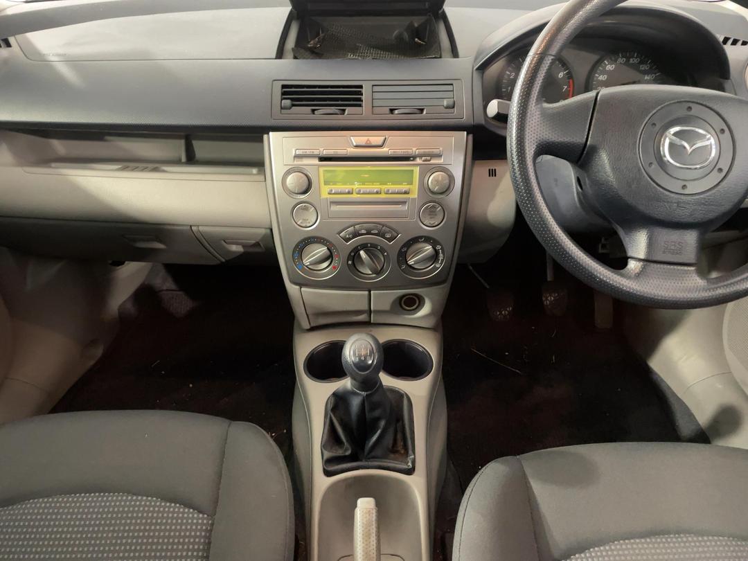 Photo '16' of Mazda Demio Photo '16' of Mazda Demio