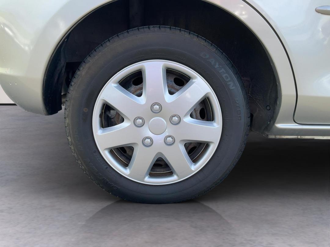 Photo '12' of Mazda Demio