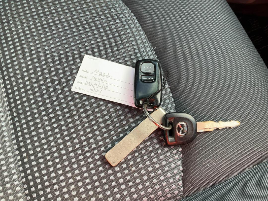 Photo '22' of Mazda Demio