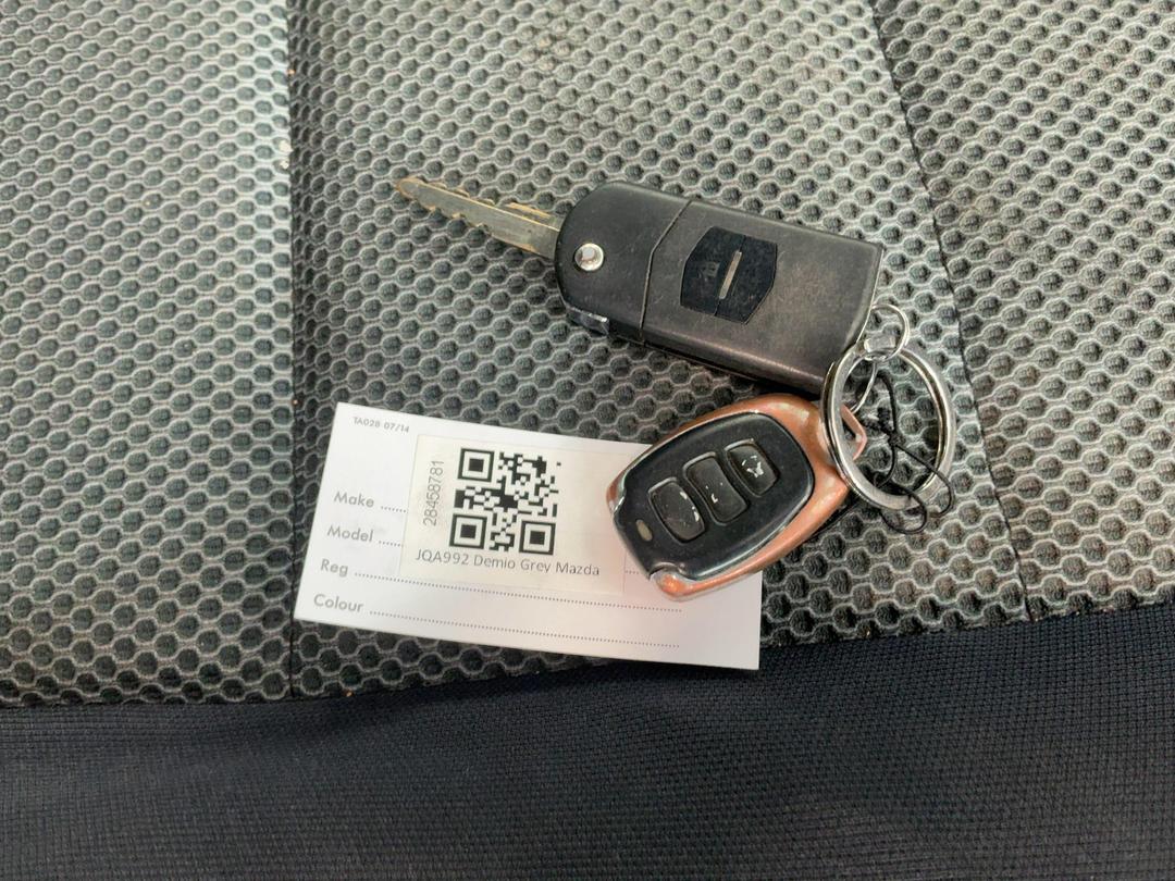 Photo '15' of Mazda Demio Photo '15' of Mazda Demio