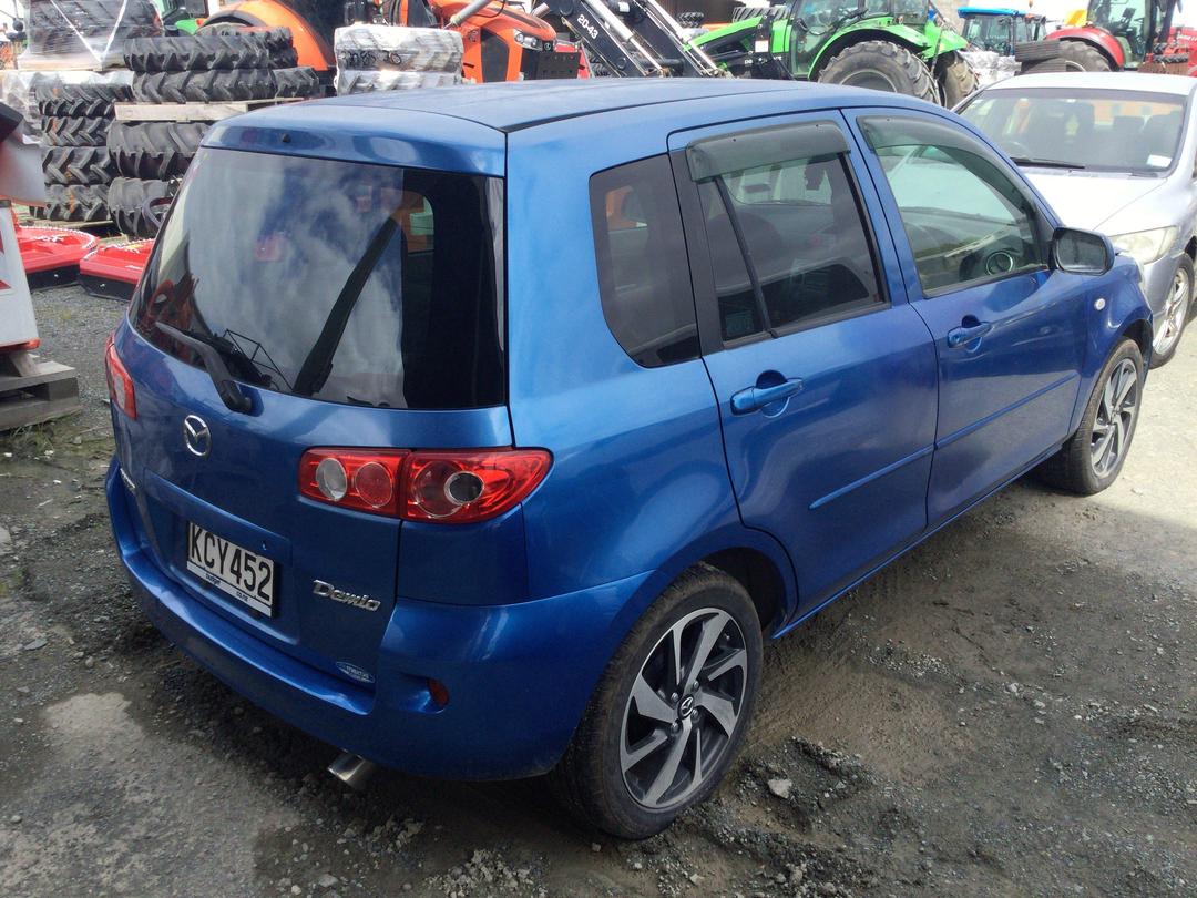 Photo '6' of Mazda Demio Photo '6' of Mazda Demio