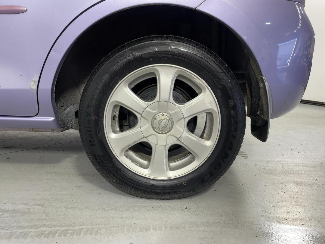 Photo '11' of Mazda Demio