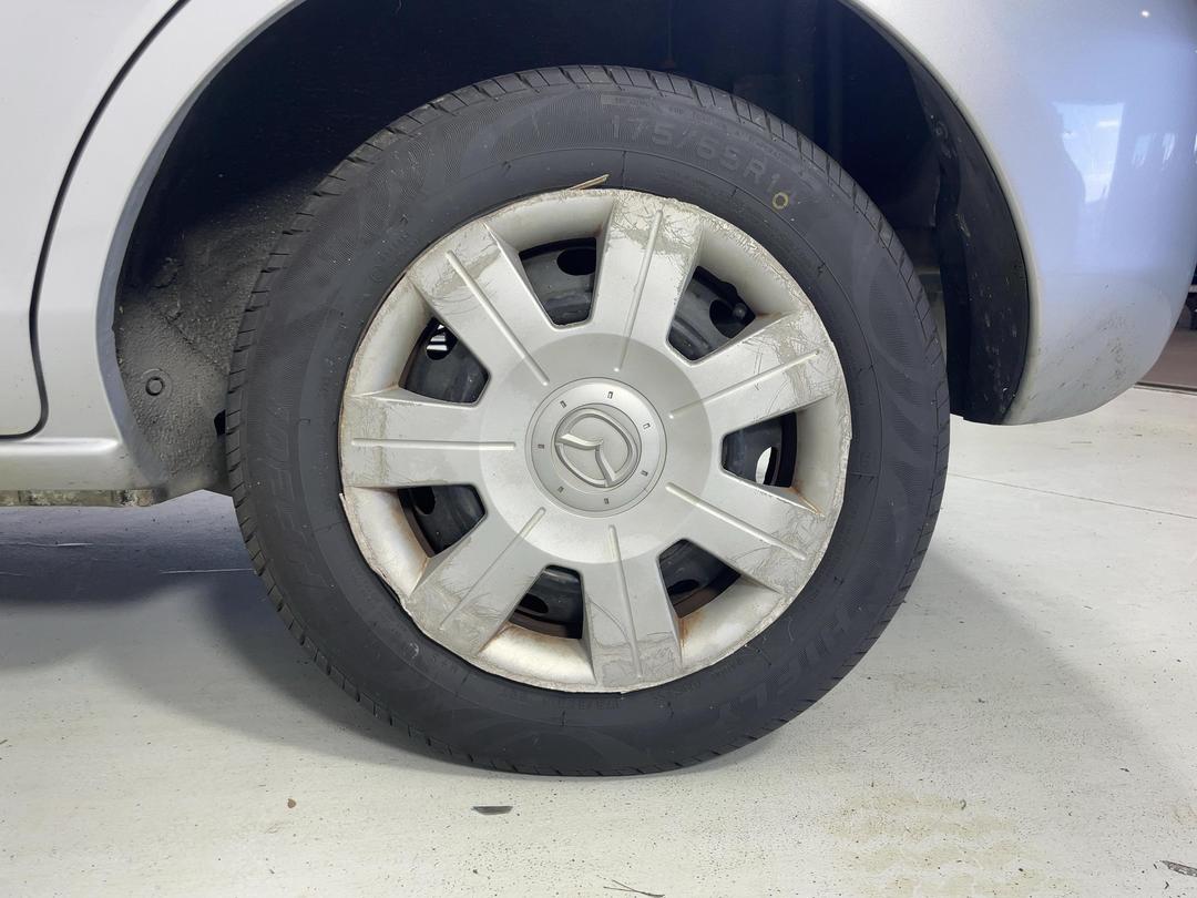 Photo '11' of Mazda Demio