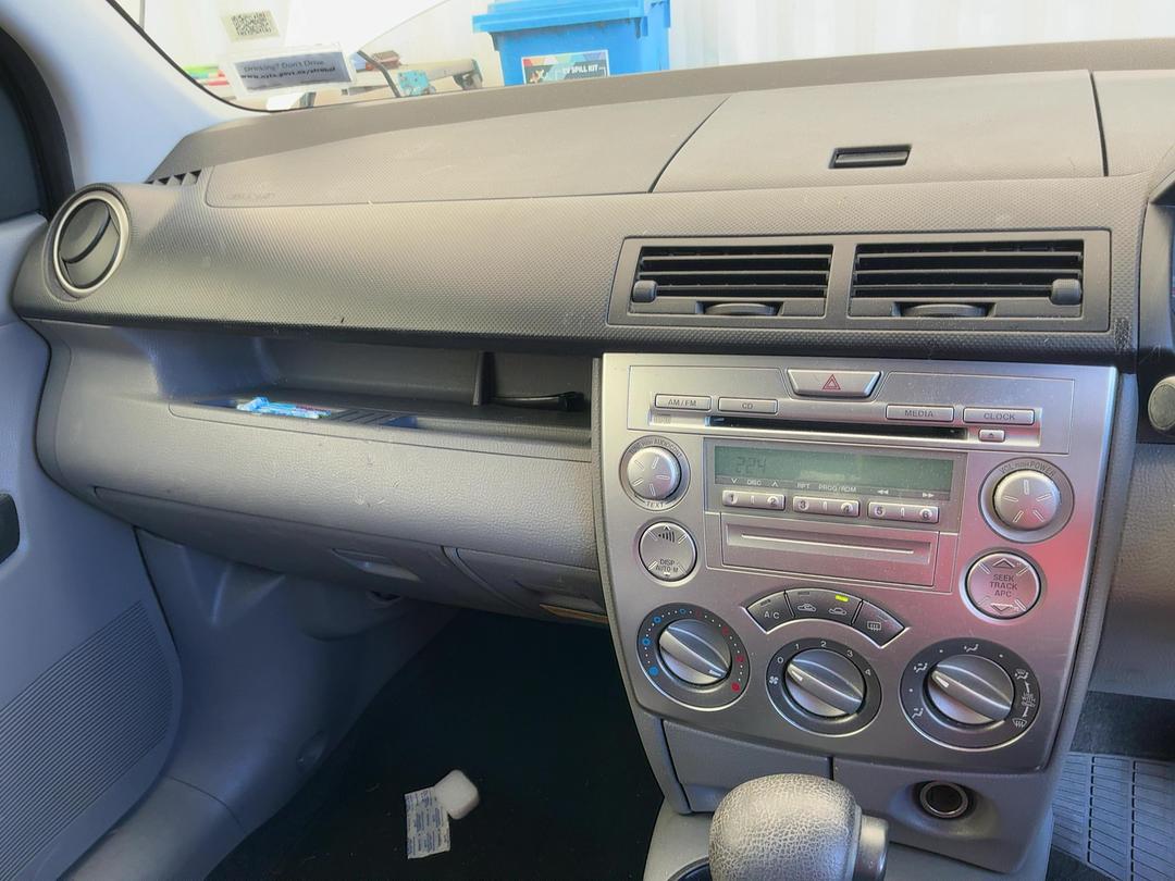 Photo '18' of Mazda Demio Photo '18' of Mazda Demio