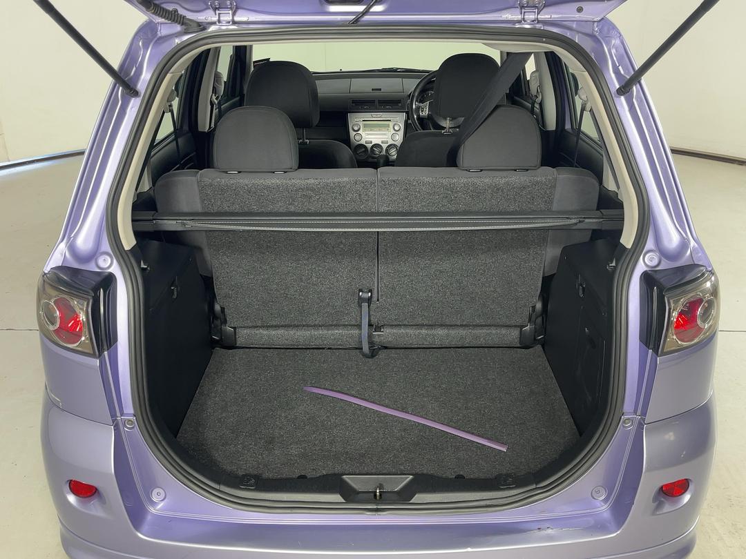Photo '14' of Mazda Mazda2