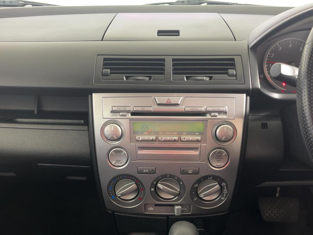Photo '18' of Mazda Mazda2