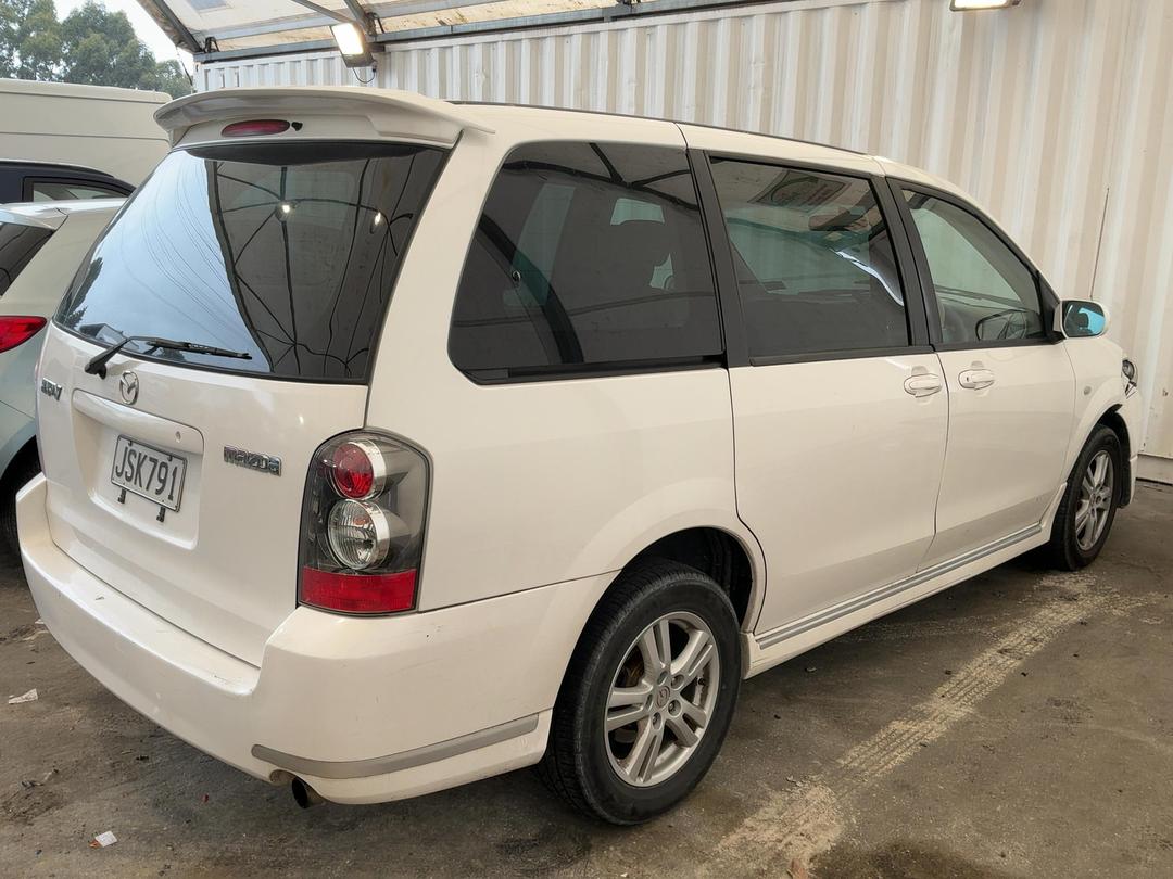 Photo '4' of Mazda MPV 2300 Photo '4' of Mazda MPV 2300