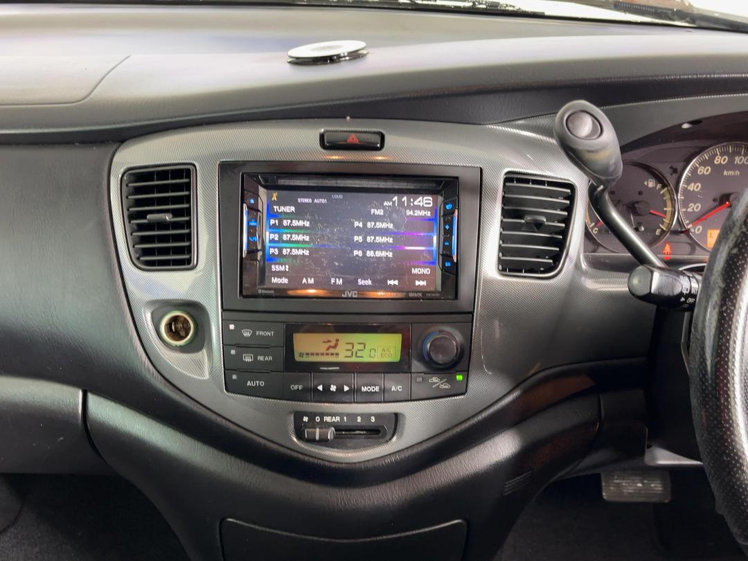 Photo '18' of Mazda MPV