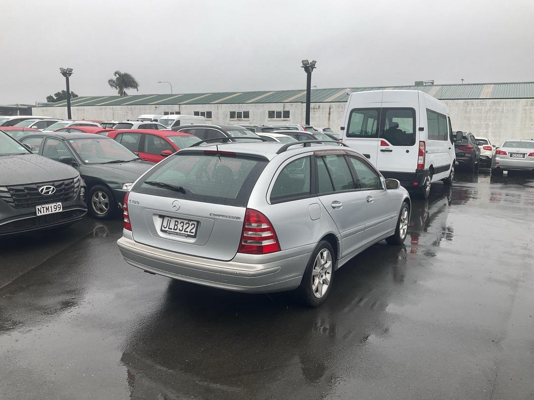 Photo '4' of Mercedes-Benz C180