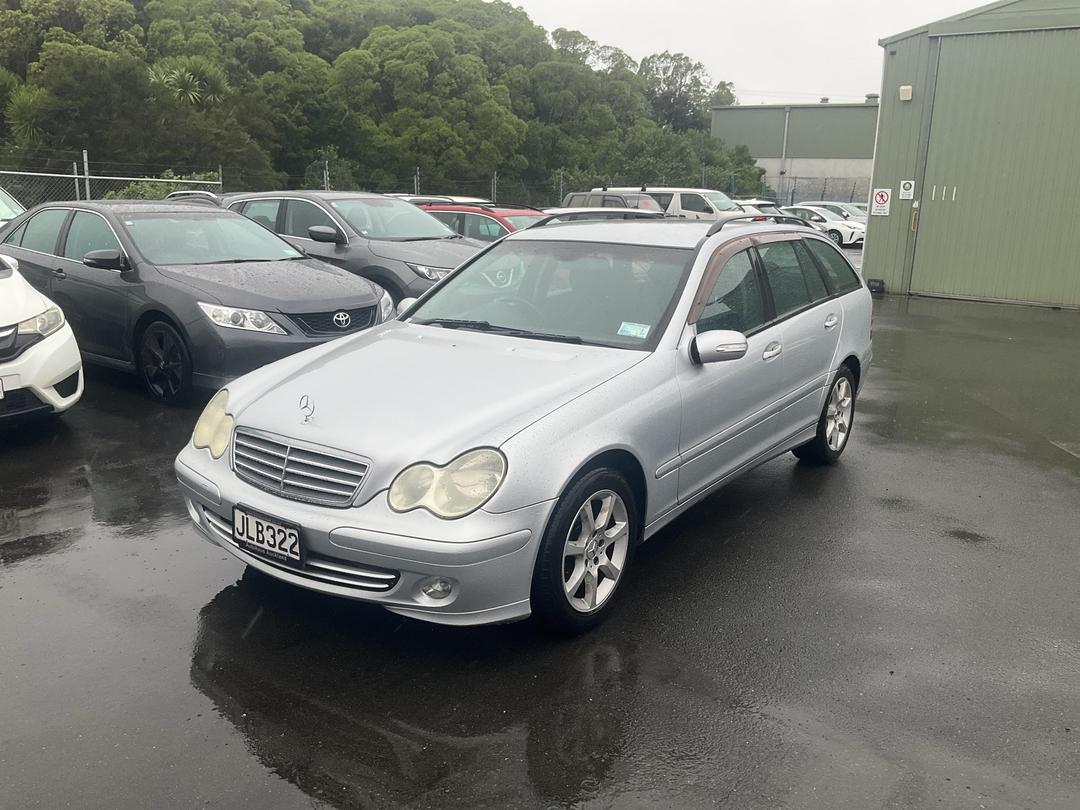 Photo '2' of Mercedes-Benz C180