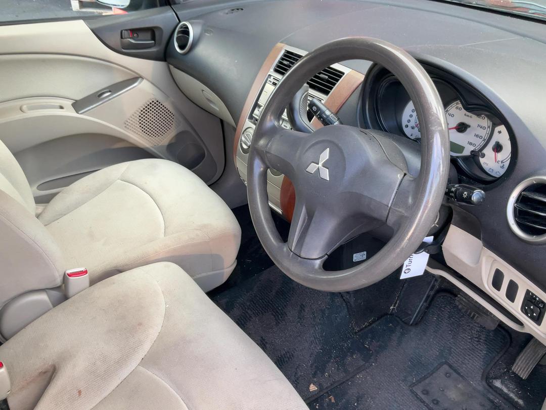 Photo '18' of Mitsubishi Colt Photo '18' of Mitsubishi Colt