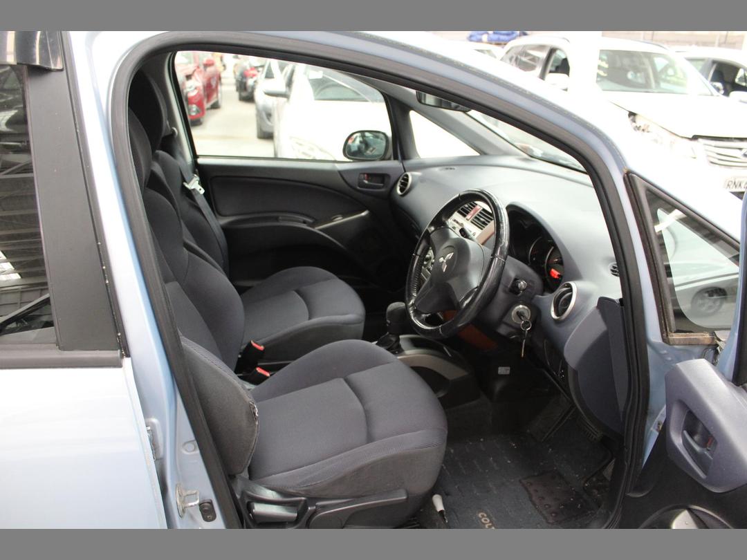 Photo '11' of Mitsubishi Colt
